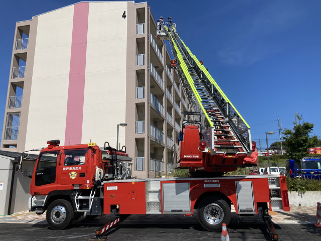 活動空地でのはしご車の活動